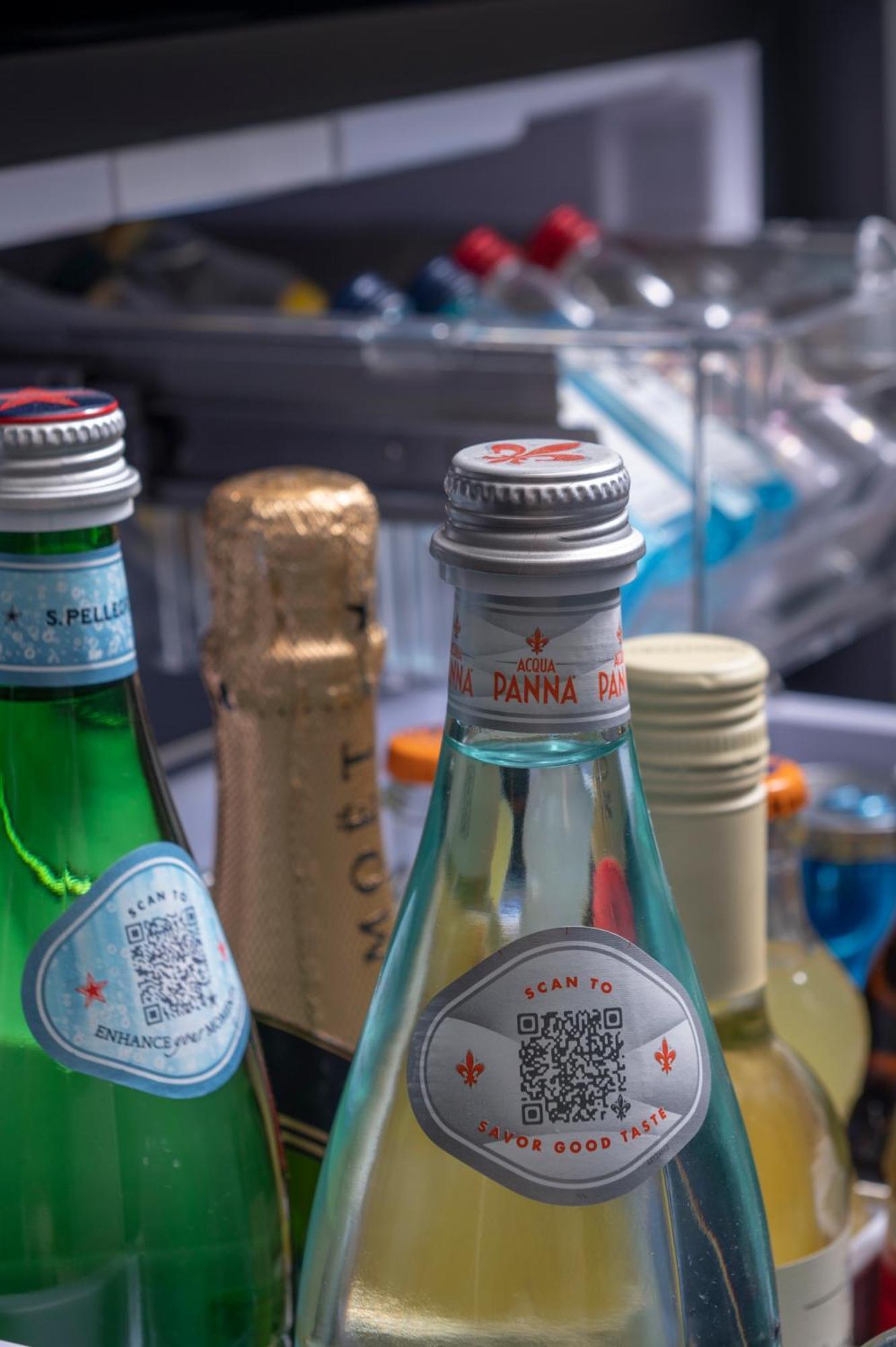 No 15 Ermou Hotel Солун Екстериор снимка Soda bottles with crown caps