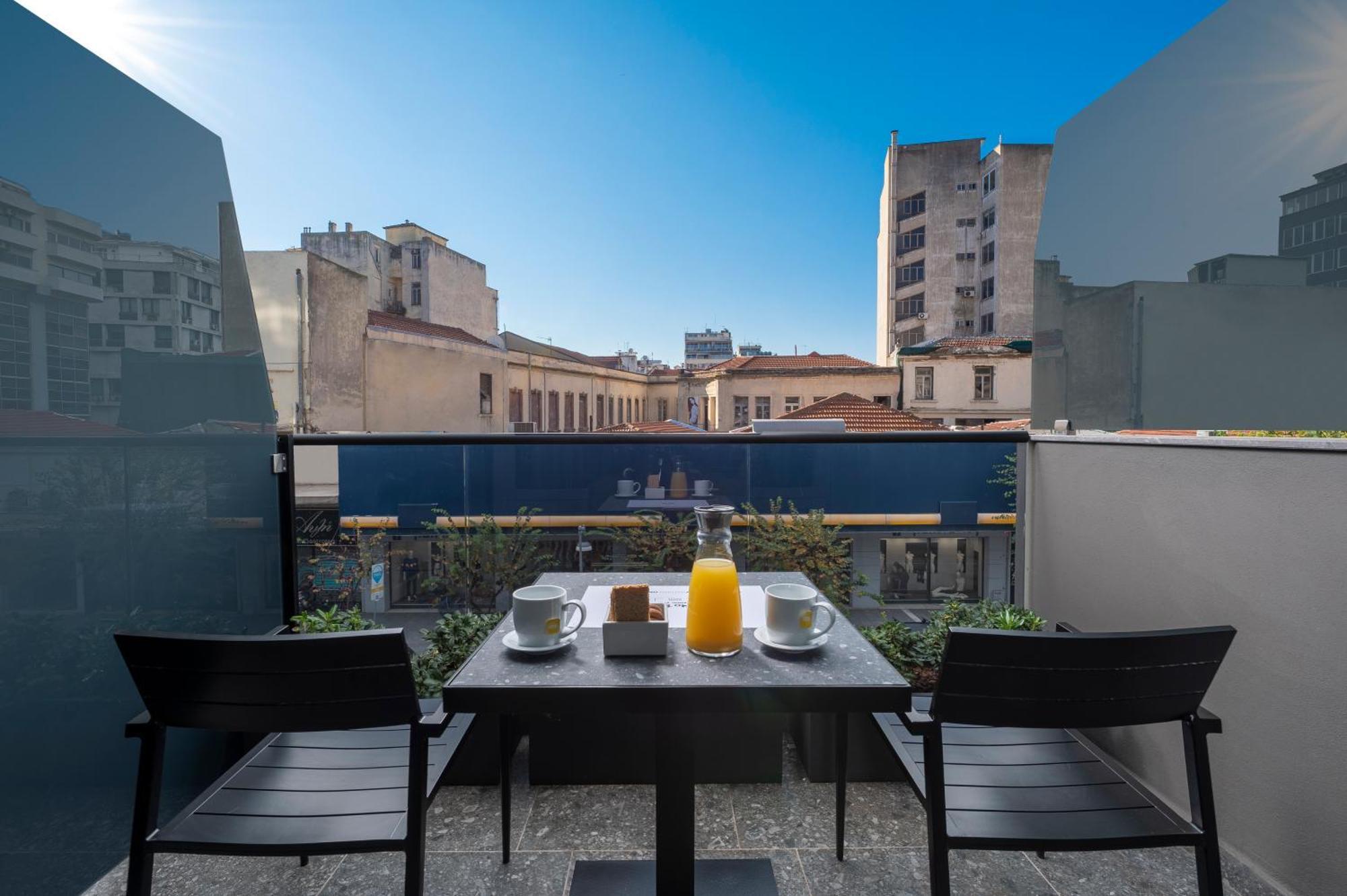 No 15 Ermou Hotel Солун Стая снимка The hotel's terrace