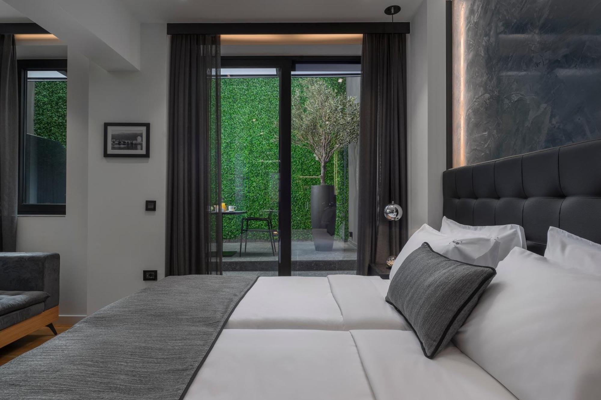 No 15 Ermou Hotel Солун Стая снимка Deluxe room with private garden